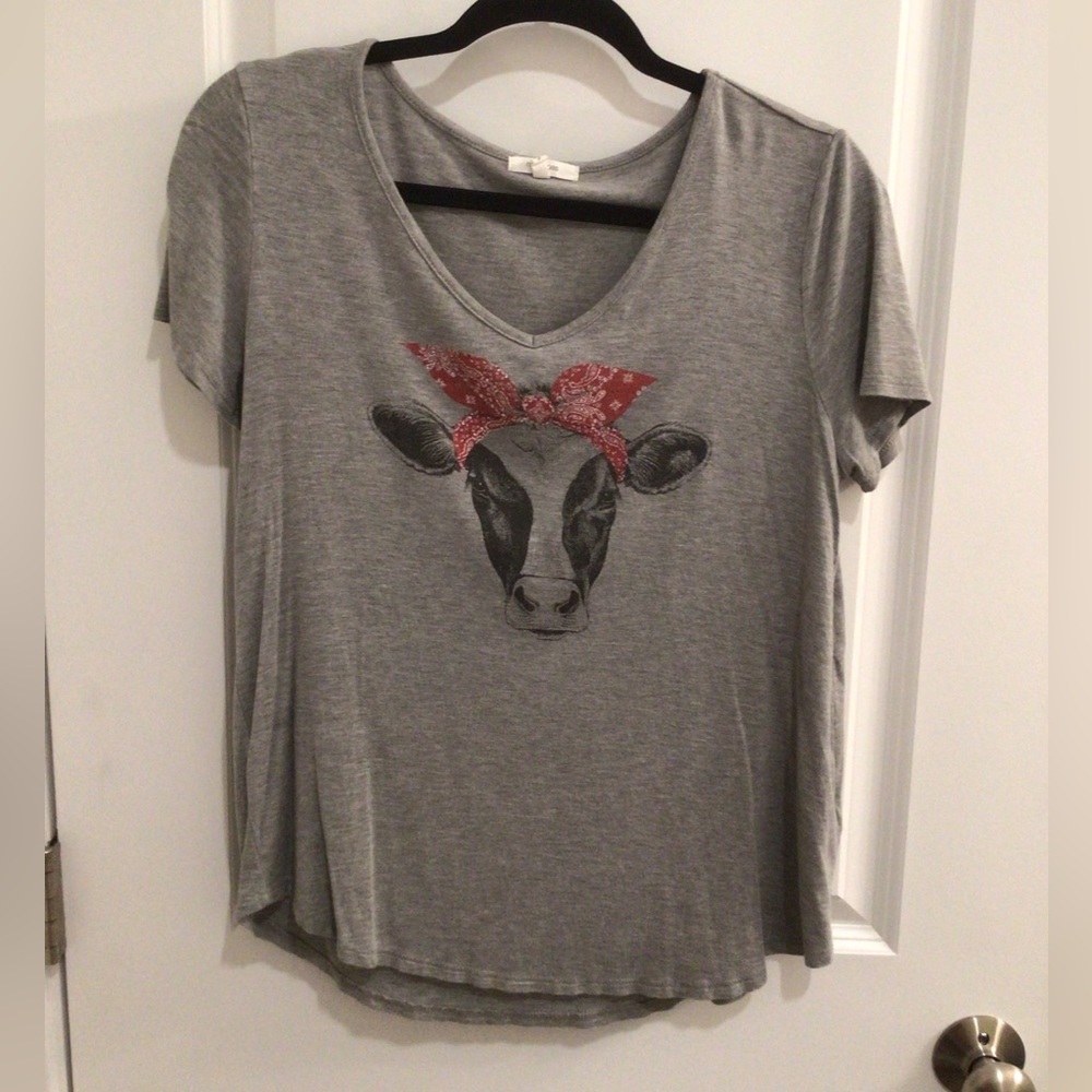Women’s short sleeve cow shirt, size small